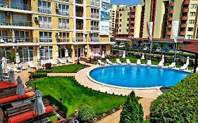 Flores Park Aparthotel 3*